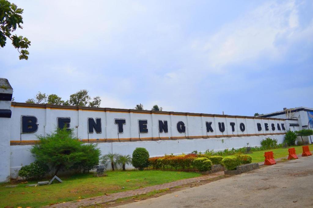 Oyo 90161 Hotel Lendosis Pipa Reja Angkatan 66 Palembang Luaran gambar